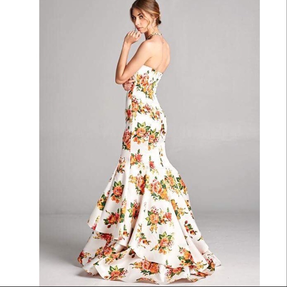 Strapless Sweetheart Mermaid Ruffle Rose Gown - Picture 4 of 8
